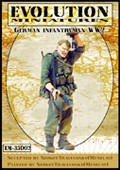 Сборная фигура из смолы ЕМ 35002 Немецкий пехотинец WWII, 1/35 Evolution - фото