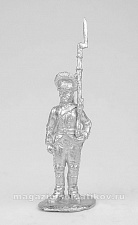 Сборные фигуры из металла Стоящий рядовой армейских полков с ружьем на плечо 1783-96 гг. 28 мм, Figures from Leon - фото