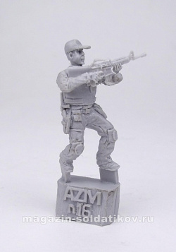 Сборная фигура из смолы Полицейский (боец частной охран. организации), серия «Наемники» 28 мм, ArmyZone Miniatures