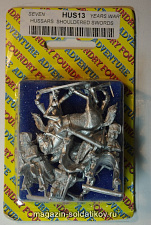 Фигурки из металла HUS 13 Гусары, в меховых шапках, с саблями наплечо (28 мм) Foundry - фото