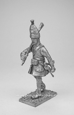 Миниатюра из олова Шведский гренадер в митре (оружие на плече прикладом вверх), 54 мм, Магазин Солдатики