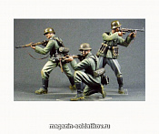 Сборная миниатюра из смолы Стреляющие немцы, 39-43г. (в мундирах) 3 фигуры (1/35) 5.45 - фото