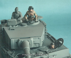 Сборная миниатюра из смолы Т 35007 Немецкие танкисты СС, лето 1944-45. Две фигуры. 1/35 Tank