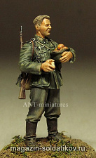 Сборная миниатюра из смолы German soldier .1941 . (1/35) Ant-miniatures - фото
