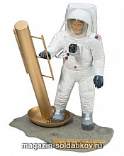 Сборные фигуры из пластика RV 04826 Астронавт Apollo; 1:8 Revell - фото
