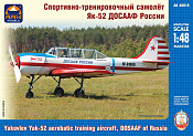 Сборная модель из пластика Спортивно-тренировочный самолет ЯК-52 ДОСААФ России (1/48) АРК моделс - фото