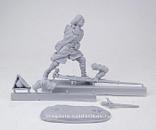 Сборная миниатюра из смолы Пеший фузилер, колющий штыком. Армия Петра I (54мм), Три богатыря - фото