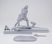 Сборная миниатюра из смолы Пеший фузилер, колющий штыком. Армия Петра I (54мм), Три богатыря - фото