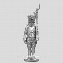 Сборная миниатюра из металла Гренадёр в шапке, на плечо. Франция, 1807-1812 гг, 28 мм, Аванпост