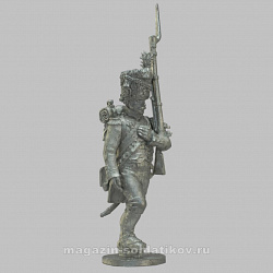 Сборная миниатюра из металла Гренадер в шапке, идущий, Франция 1806-1813 гг, 28 мм, Аванпост
