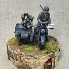 Немецкий мотоцикл с коляской, 1/35, в росписи (430-050) (430-050)