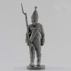Сборная миниатюра из смолы Унтер-офицер гренадёр Павловского полка, идущий 28 мм, Аванпост
