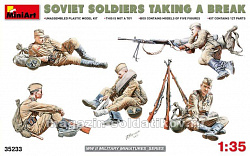 Сборная модель из пластика Советские солдаты на отдыхе MiniArt (1/35)
