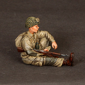 Сборная фигура из смолы SM 3515 Парашютист США на отдыхе, 1:35, SOGA miniatures - фото