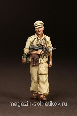 Сборная фигура из смолы SM 35129 Офицер парашютист бригады Рамке. Эль-аламейн. Август 1942 г.,1:35, SOGA miniatures