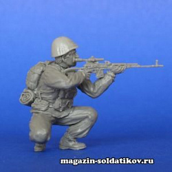 Сборная фигура из смолы Советский солдат с винтовкой СВД. Афганистан 1/35 MasterClub