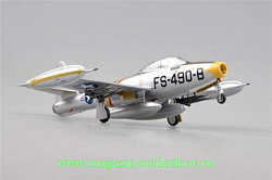 Масштабная модель в сборе и окраске Самолёт F-84Е, «51-490» 523 FES, Уильям Бертрам, 1951 г. (1:72) Easy Model