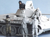 Сборная миниатюра из смолы Т 35049 Советские танкисты №2. Зима 1941-42. Две фигуры. 1/35 Tank - фото