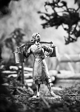 Миниатюра из олова 762 РТ Девушка с ведрами, 54 мм, Ратник - фото