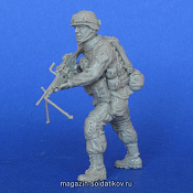 Сборная фигура из смолы Современный Американский солдат с пулеметом М249 1/35 MasterClub - фото