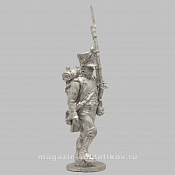 Сборная миниатюра из металла Фузилёр идущий, в кивере, на плечо. Франция, 1807-1812 гг, 28 мм, Аванпост - фото