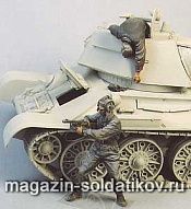 Сборная миниатюра из смолы Экипаж подбитого советского танка №2. Лето 1943-45. Две фигуры. 1/35 Tank - фото