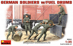 Сборные фигуры из пластика Немецкие солдаты с топливными бочками MiniArt (1/35)