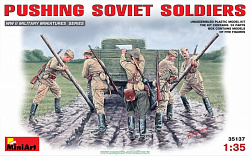 Сборные фигуры из пластика Толкающие советские солдаты MiniArt (1/35)
