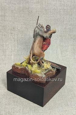 Фигурка из смолы Схватка со львом (две фигуры), 54 мм (575-007) (575-007)