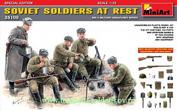 Сборные фигуры из пластика Советские солдаты на отдыхе MiniArt (1/35)