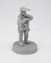 Сборная фигура из смолы Инженер, серия «Наемники» 28 мм, ArmyZone Miniatures - фото