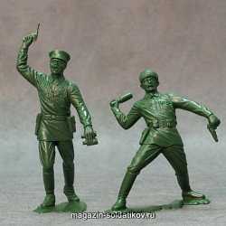 Сборные фигуры из пластика Красная армия, набор из 2-х фигур №3 (зеленые, 150 мм) АРК моделс