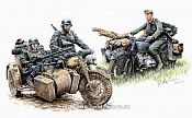 Сборные фигуры из пластика MB 3548 Немецкие мотоциклисты на марше (1/35) Master Box - фото