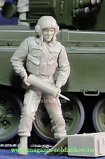 Сборная фигура из смолы Russian tank crew man in battle suit «Cowboy» (1:35) Ant-miniatures - фото