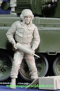 Сборная фигура из смолы Russian tank crew man in battle suit «Cowboy» (1:35) Ant-miniatures
