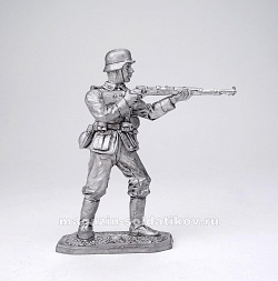 Миниатюра из олова Немецкий пехотинец с винтовкой Mauser 98, 1944-45 гг.