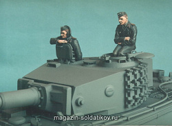Сборная миниатюра из смолы Т 35008 Немецкие танкисты СС №2, лето 1940-45. Две фигуры. 1/35 Tank