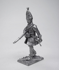 Миниатюра из олова Шведский гренадер в митре (оружие под правой рукой), 54 мм, Магазин Солдатики