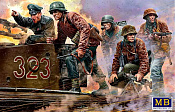Сборные фигуры из пластика MB 35218 Немецкие военнослужащие, 1944-1945. Пулемет там! (1/35) Master Box - фото