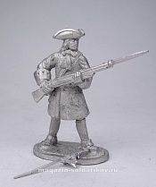 Сборная миниатюра из металла Фузилер с ружьем наперевес готовящий отбить атаку. Армия Петра I (54мм), Три богатыря - фото