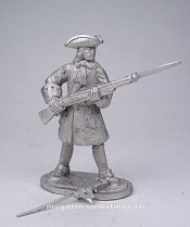 Сборная миниатюра из металла Фузилер с ружьем наперевес готовящий отбить атаку. Армия Петра I (54мм), Три богатыря - фото