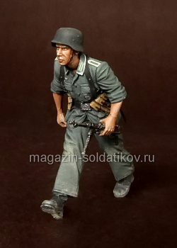 Сборная фигура из смолы SM 3562 Немецкий фельдфебель панцергренадёр, 1:35, SOGA miniatures