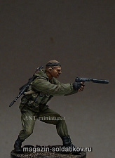 Сборная миниатюра из смолы Officer of special troops GRU, Russia.(1/35) Ant-miniatures - фото