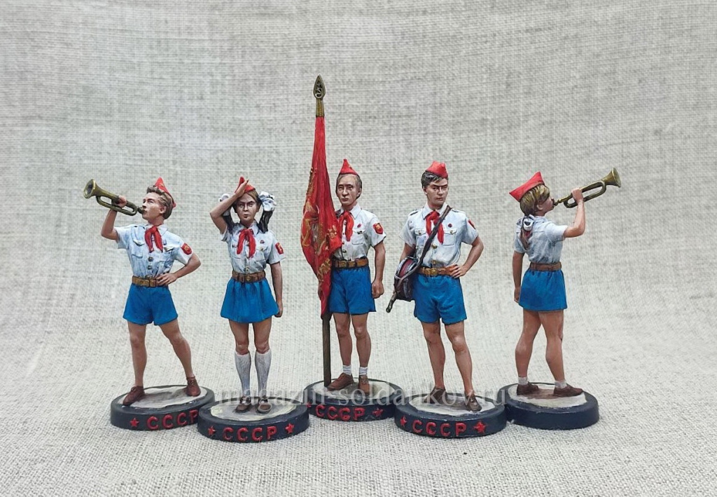 Пионеры в росписи "Студии Большой полк" (1).jpg