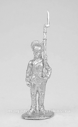 Сборные фигуры из металла Стоящий рядовой армейских полков с ружьем на плечо 1783-96 гг. 28 мм, Figures from Leon