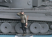 Сборная миниатюра из смолы Т 35015 Немецкий танкист 1942-45. Одна фигура. 1/35 Tank - фото