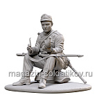 Сборная миниатюра из смолы Пехотинец-связной с голубем 75 мм Shot Mini (AM-1-4) (AM-1-4)