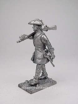 Миниатюра из олова Шведский мушкетер в походе (оружие на плече прикладом вверх). 54 мм, Магазин Солдатики