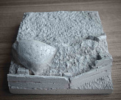 Фрагмент песчаного бруствера окопа с мешком aRtБаZа - фото