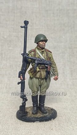 Миниатюра из металла Боец РККА с ПТРД, 54 мм (575-040) (575-040)